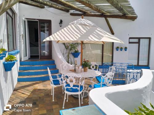 Rocky Beach Holiday Home with panoramic sea views in Simon's Town Rocky Beach Holiday Home with panoramic sea views in Simon's Town