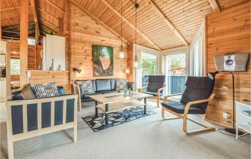  3 Bedroom Amazing Home In Hemmet in Falen