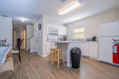 Amazing 4BR Lake View – Close to Disney in Kissimmee, USA