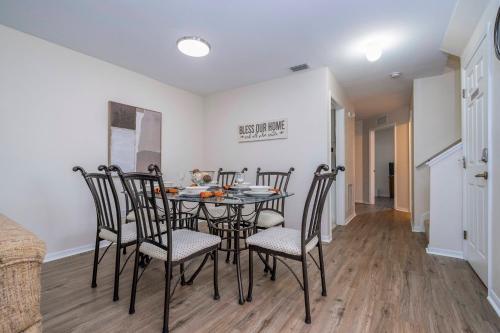 Amazing 4BR Lake View – Close to Disney in Kissimmee, USA
