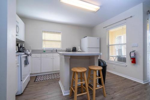 Amazing 4BR Lake View – Close to Disney in Kissimmee, USA