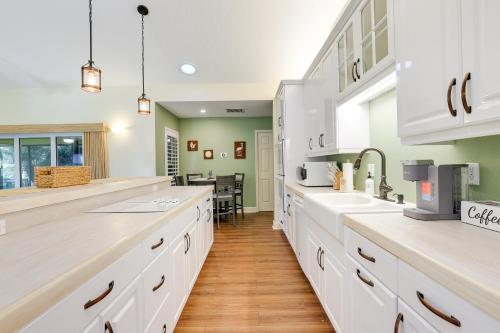Pet-friendly Fort Pierce Home W/ Screened Porch! - Fort Pierce, FL