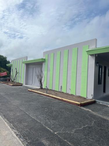 Vacation Inn Motel - In Fort Lauderdale (Poinciana Park) – Fort Lauderdale, FL
