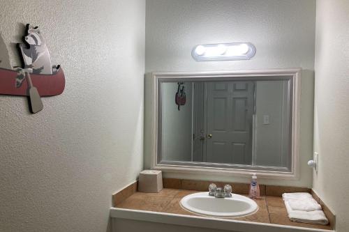 Wasser Lodge #204 - Raccon Room in New Braunfels, USA