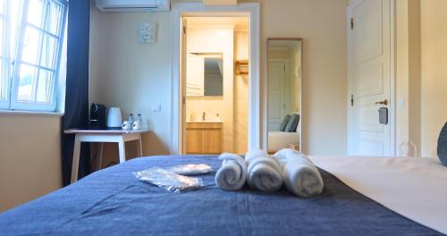 Art 4 You Carcavelos Suites - image 5