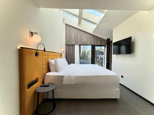Design Hotel & Private Spa - Tbilisi Edition Room Type - Deluxe