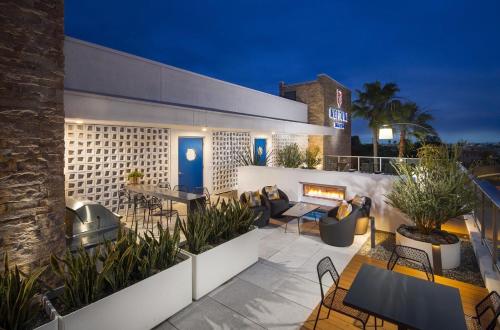 Blue Marlin 3BR Retreat With Marina View Pool in Los Angeles, USA