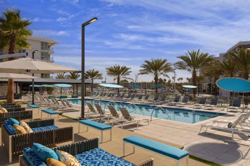 Blue Marlin 3BR Retreat With Marina View Pool in Los Angeles, USA
