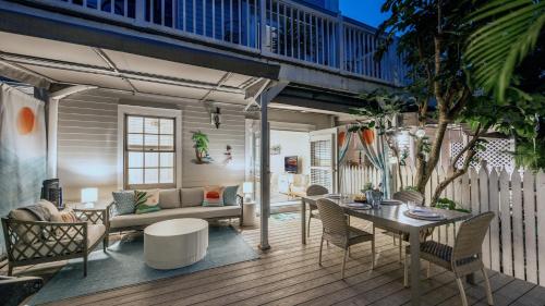 Two-Bedroom Deluxe Apartment room in The Cozy Starfish by Last Key Realty