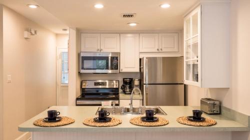 Two-Bedroom Deluxe Apartment image 6