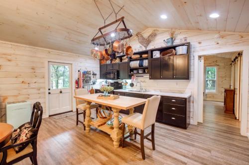 Quiet Tennessee Mountain Cabin with Patio in Pikeville, USA