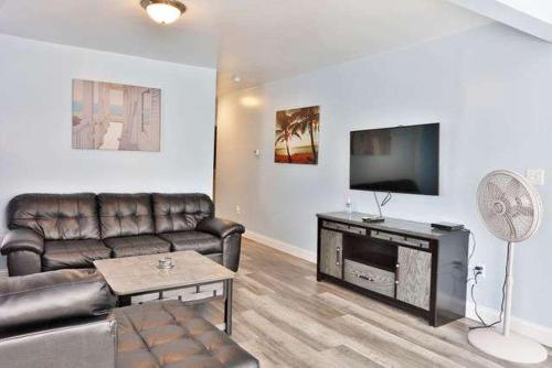 Shortstop Apt 2 All Star Baseball Rentals in Oneonta, USA