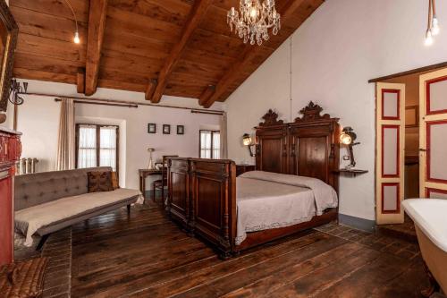 Book the Large Double Room Large Double Room