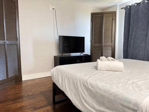 ATL Downtown 2BR King Bed Free Parking LM1702 in Atlanta, USA