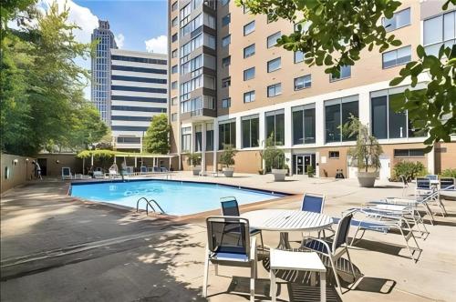 ATL Downtown 2BR King Bed Free Parking LM1702 in Atlanta, USA