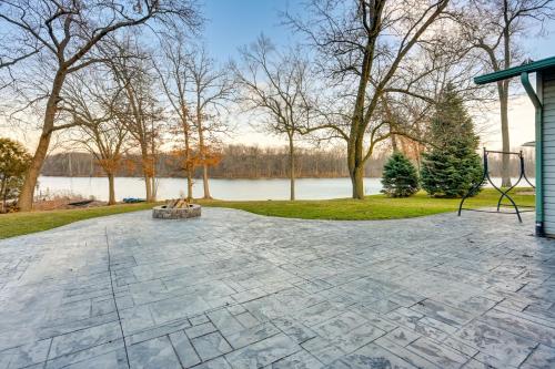 Lakefront Hartland Cottage with Patio and Fire Pits! in Hartland, USA