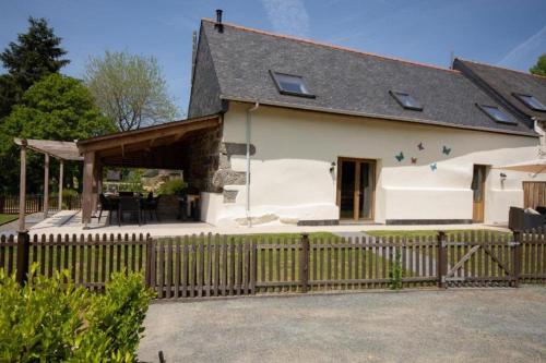 Bulat-Pestivien Retreat with 4 spacious Bedrooms gîte à louer Pont-Melvez