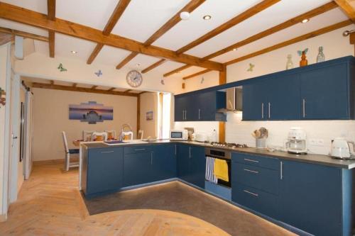 Kitchen, Bulat-Pestivien Retreat with 4 spacious Bedrooms in Pont-Melvez