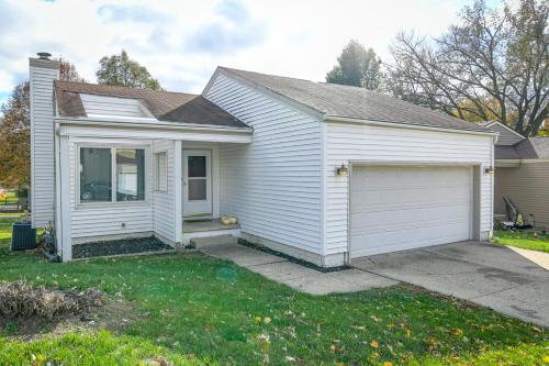 Pet-Friendly Urbandale Home about 8 Mi to Des Moines! in Urbandale, USA