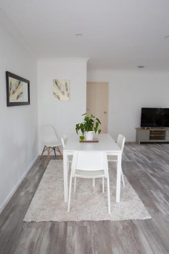 2 Bedrooms with Garage right on Te Awa River Ride, Tamahere (foto 4)