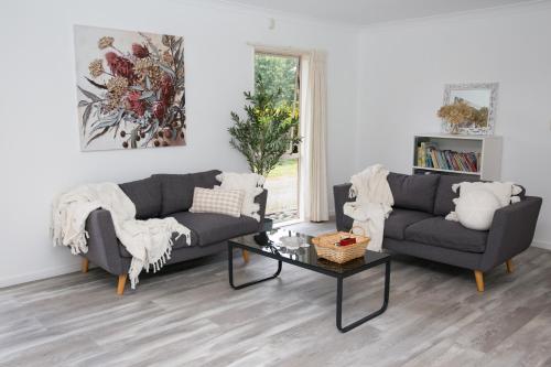 2 Bedrooms with Garage right on Te Awa River Ride, Tamahere (foto 3)