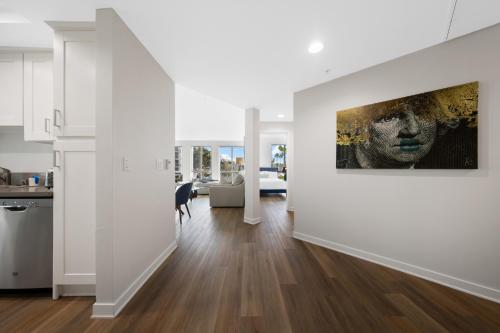 The Turquoise Lounge - Chic 2BR Beach view Pool, Sauna, Los Angeles (foto 10)