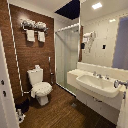 Standard Double or Twin Room image 4