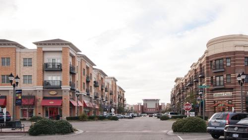 MacDonald #3 South by Bryant Real Estate in 賴茨維爾海灘