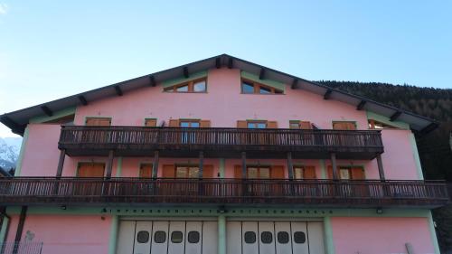Casa Temù sulle piste - 8 posti (Casa Temu sulle piste - 8 posti) in Temu