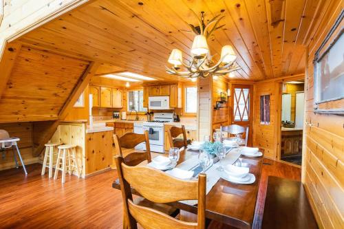 Discover Serenity Cozy Cabin with Mountain Views in Big Bear Lake, USA
