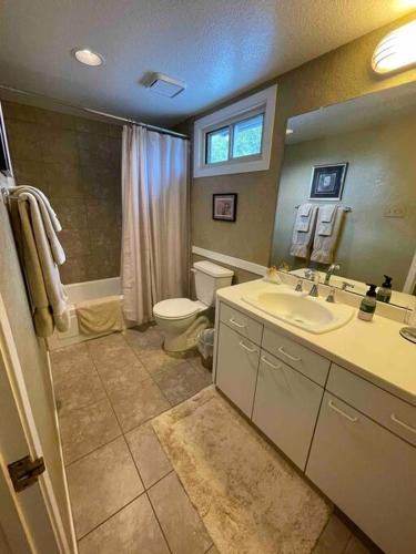 Mwalimu 4br near Fossil Rim w Pool in Glen Rose, USA