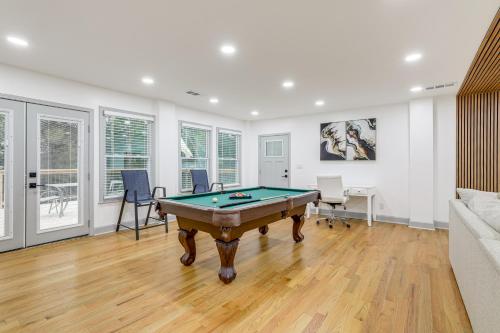 2 Mi to Truist Park Marietta Home with Pool Table in Marietta, USA