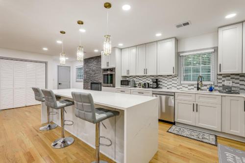2 Mi to Truist Park Marietta Home with Pool Table in Marietta, USA