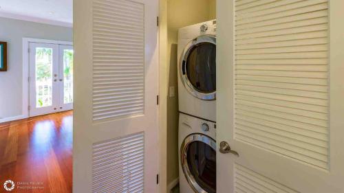 Two-Bedroom House image 8