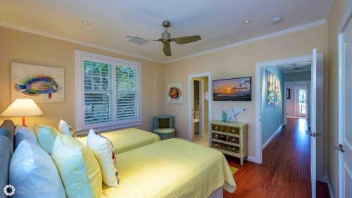 Two-Bedroom House image 7