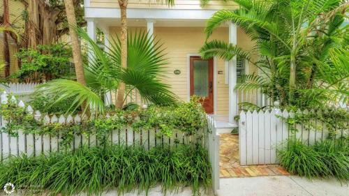 Two-Bedroom House image 5