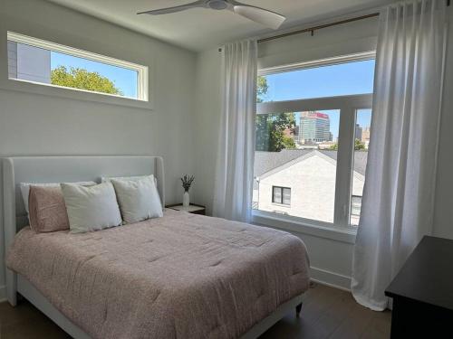 King - 4br Downtown Raleigh -Skyline views in Raleigh, USA