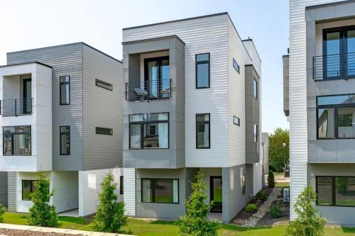 King - 4br Downtown Raleigh -Skyline views in Raleigh, USA