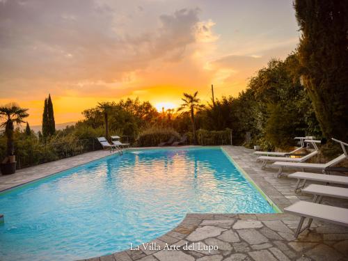 Ванна під відкритим небом, Ferienwohnung Fortuna del Lupo mit Pool und Aussicht in Субіано