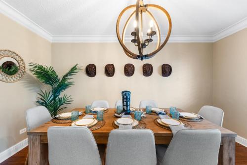 Centrally Located 4BD Oasis with Pool & Movie Patio