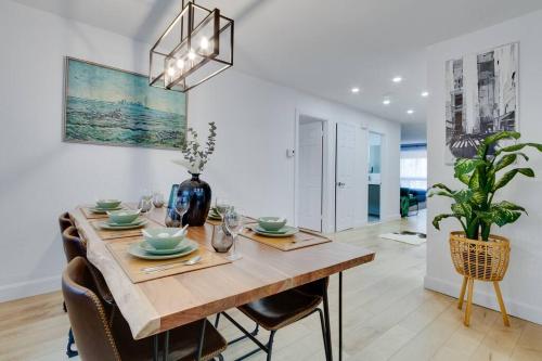 Bright 3-Br by the Park with Large Lounge & Netflix in Ahuntsic-Cartierville