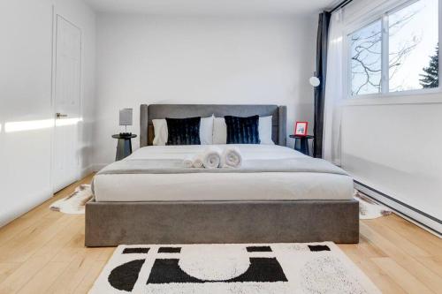 Bright 3-Br by the Park with Large Lounge & Netflix in Ahuntsic-Cartierville