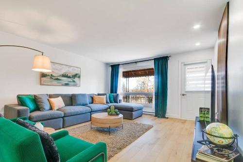 Bright 3-Br by the Park with Large Lounge & Netflix in Ahuntsic-Cartierville