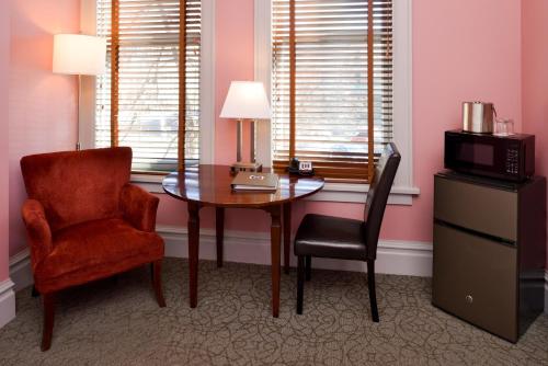 Queen Suite