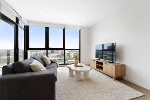 Modern 2BR with Balcony, Pool & Parking in Cronulla