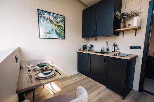 Kitchen, Night & Day lodge - glass roof with hot tub in Reykholt