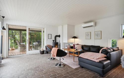  Three-Bedroom Holiday Home Thyholm With A Fireplace 06 in Sønder Ydby