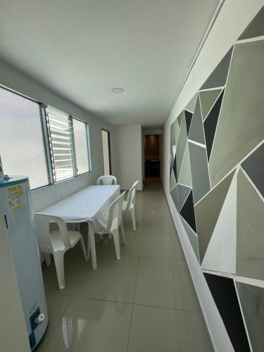 Amplio apartamento en la 70 Estadio Laureles para grupos familiares o amigos, Medellín (fotografie 2)