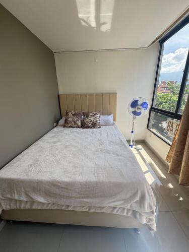 Amplio apartamento en la 70 Estadio Laureles para grupos familiares o amigos, Medellín (fotografie 4)