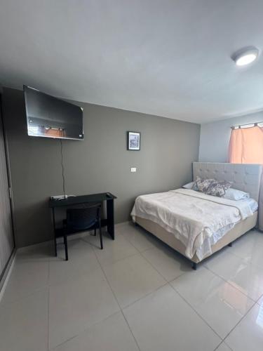 Amplio apartamento en la 70 Estadio Laureles para grupos familiares o amigos, Medellín (fotografie 8)